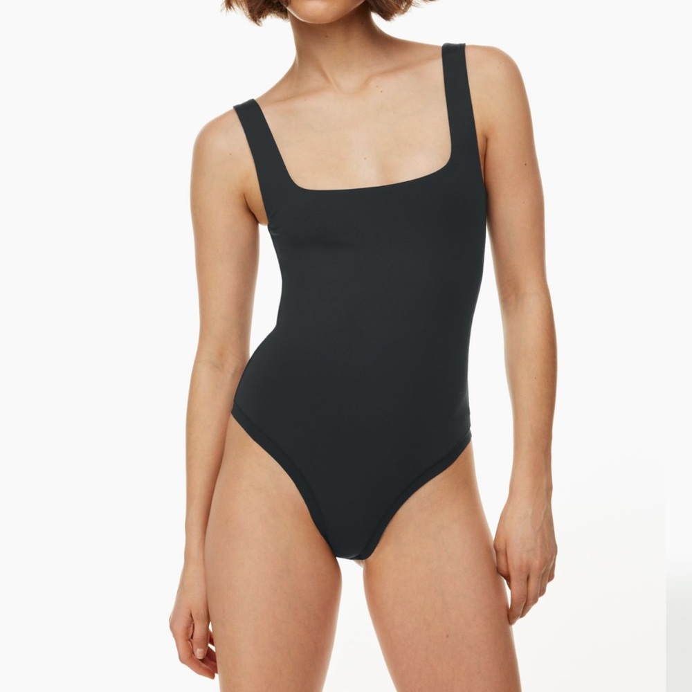 Babaton contour bodysuit ‼️(3/$25)